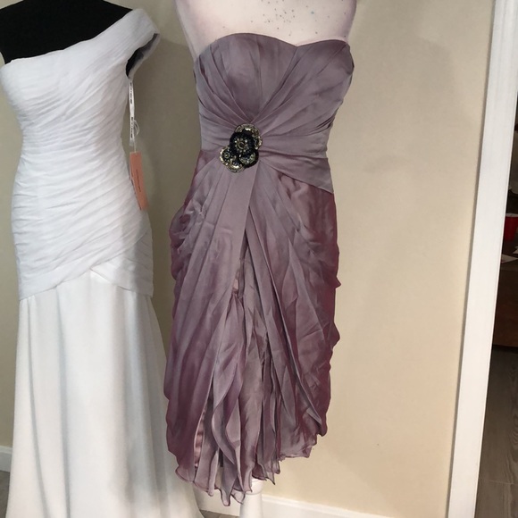 Vertical ruffles/gathers sleeveless knee l… - Picture 8 of 11